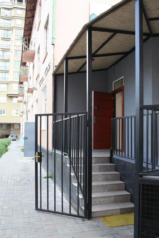 Golden Gobi Hostel & Tours Ulán Bator Exterior foto